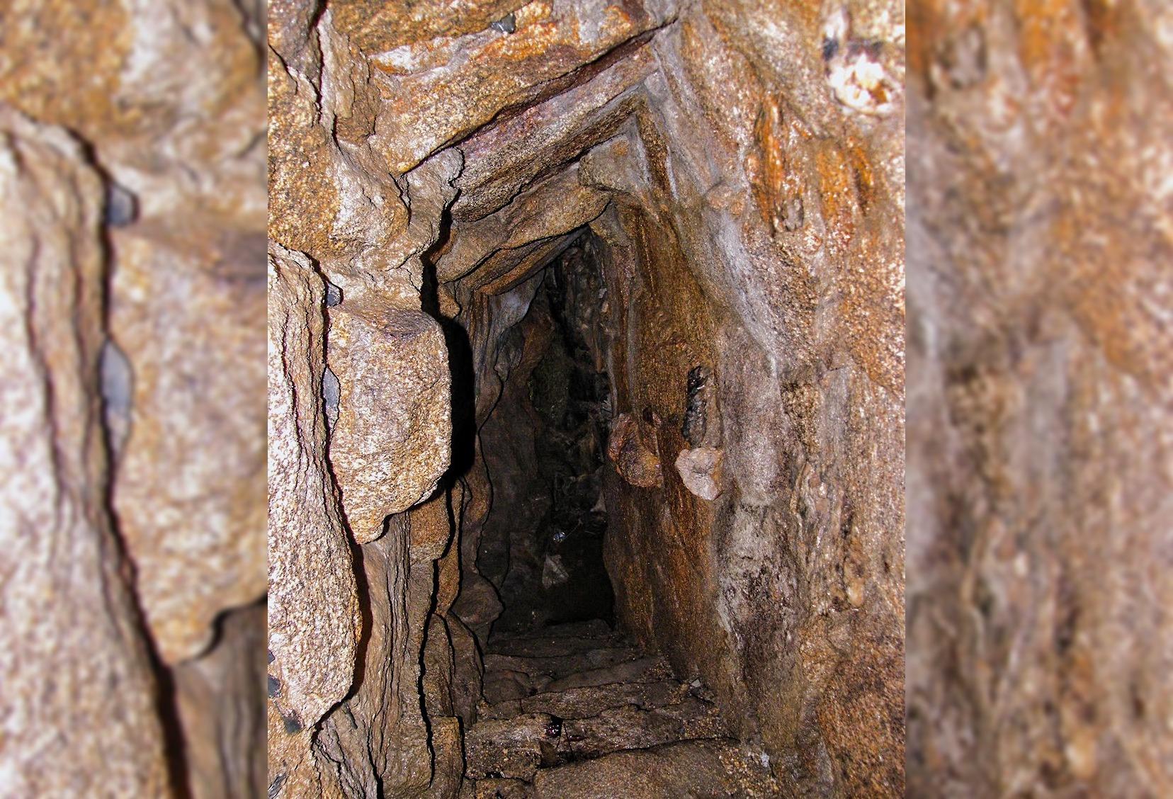 Imitación de grutas prehistóricas en el Parque del Pasatiempo, Betanzos. Foto: Concello de Betanzos