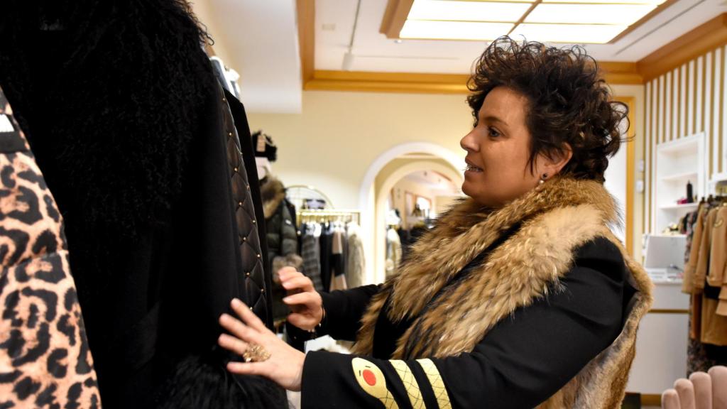 Beatriz Lozano en su tienda de Santa Clara (Zamora)