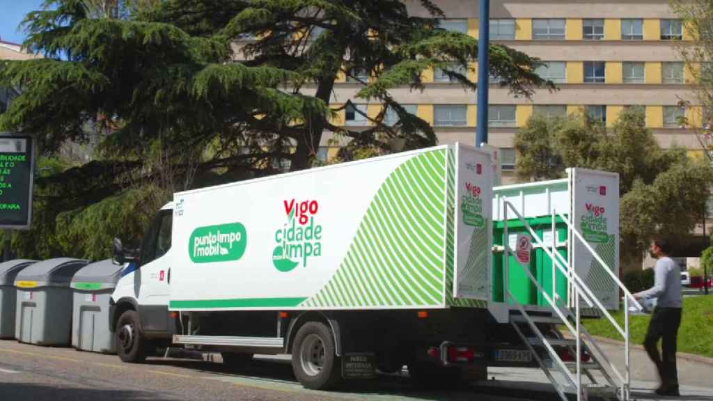 Punto limpio móvil en la ciudad de Vigo.