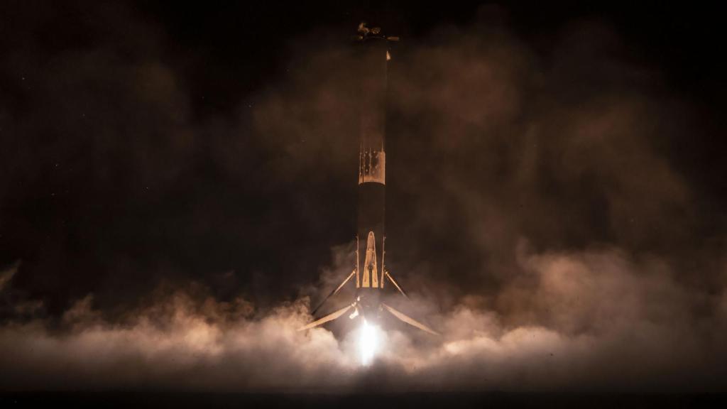 Falcon 9 despegando.