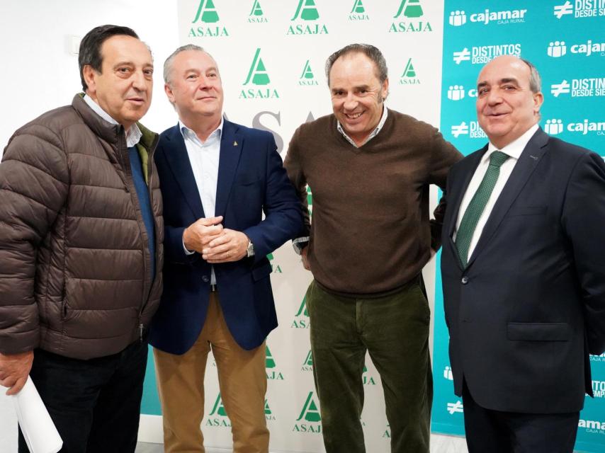 De izq. a dcha., el pte. nacional de Asaja, Pedro Barato; el pte. de Asaja Castilla y León, Donaciano Dujo; el pte. de Asaja Valladolid, Juan Ramón Alonso; y el viceconsejero de Política Agraria Comunitaria y Desarrollo Rural, Juan Pedro Medina Rebollo