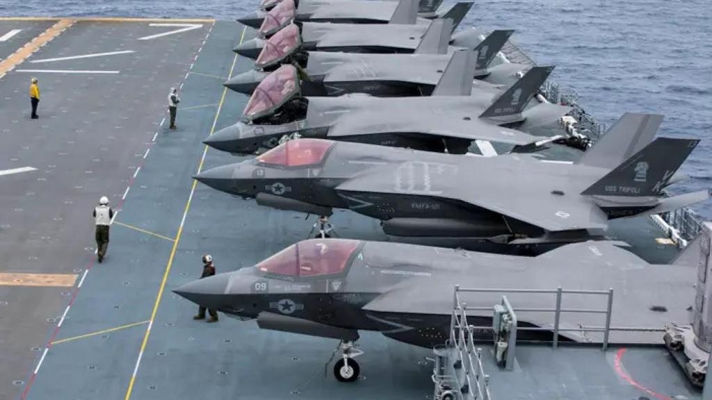 Una muestra de los F-35B en el USS Tripoli.