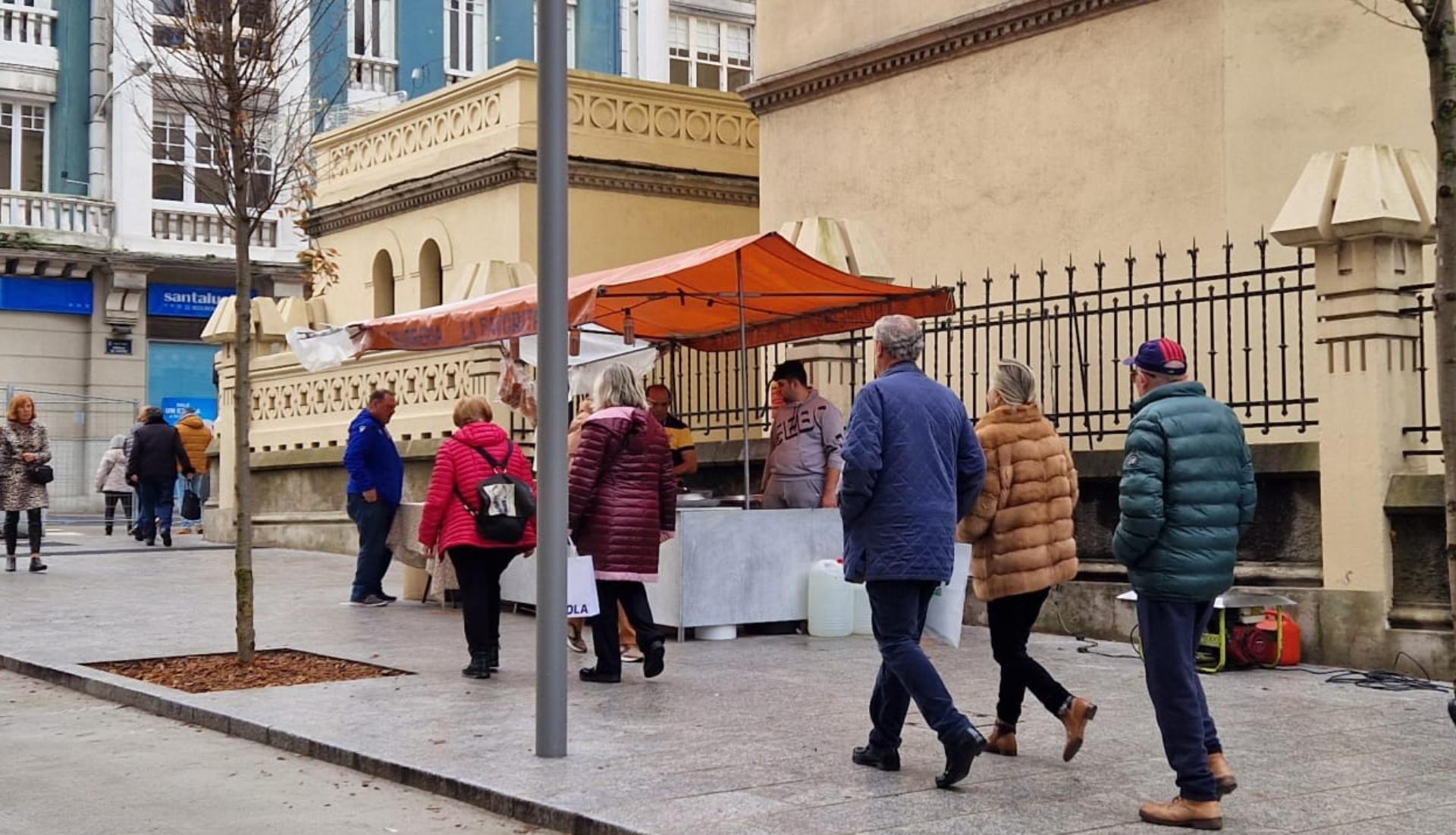 Puesto de churros y rosquillas cerca de la iglesia de Santa Lucía (Foto: Quincemil)