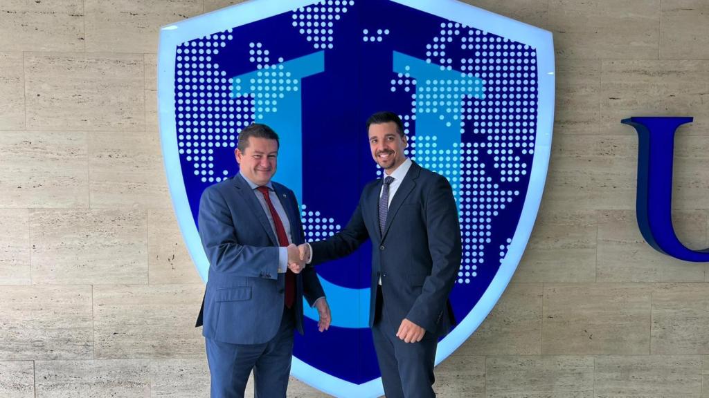 Izquierda: Román Ramírez, cofundador de RootedCON; derecha: Andrés Soriano, CISO de UNIVERSAE