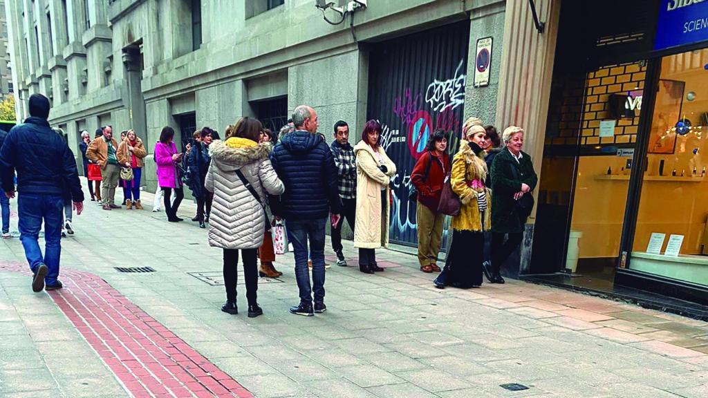 Cola en la tienda de Sibari Republic en Bilbao.