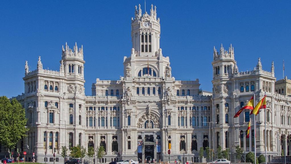 Descubre los secretos, curiosidades e historia del Palacio de Cibeles.