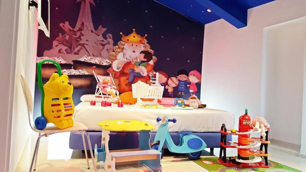 Habitación Melchor en del Hotel del Juguete en Ibi.