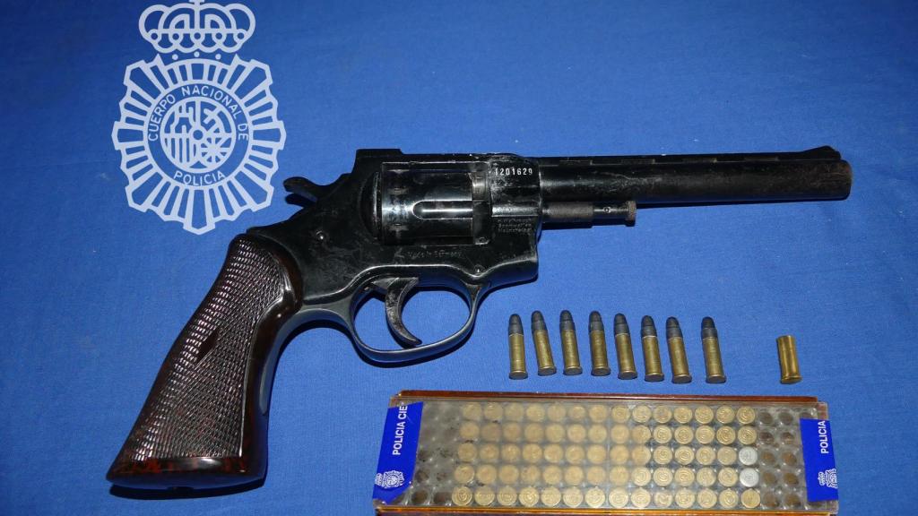 Revólver y municipión incautada por la Policía Nacional