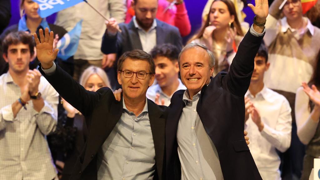 El presidente del PP de Aragón, Jorge Azcón, en un acto reciente junto a Feijóo.