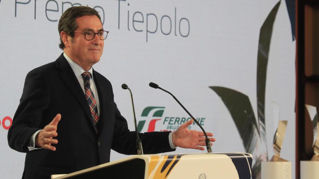 El presidente de la CEOE, Antonio Garamendi, interviene durante la gala de entrega de la XXV edición del Premio Tiepolo otorgado por la Confederación Española de Organizaciones Empresariales (CEOE) y la Cámara de Comercio e Industria Italiana para España (CCIS), este lunes en Madrid.