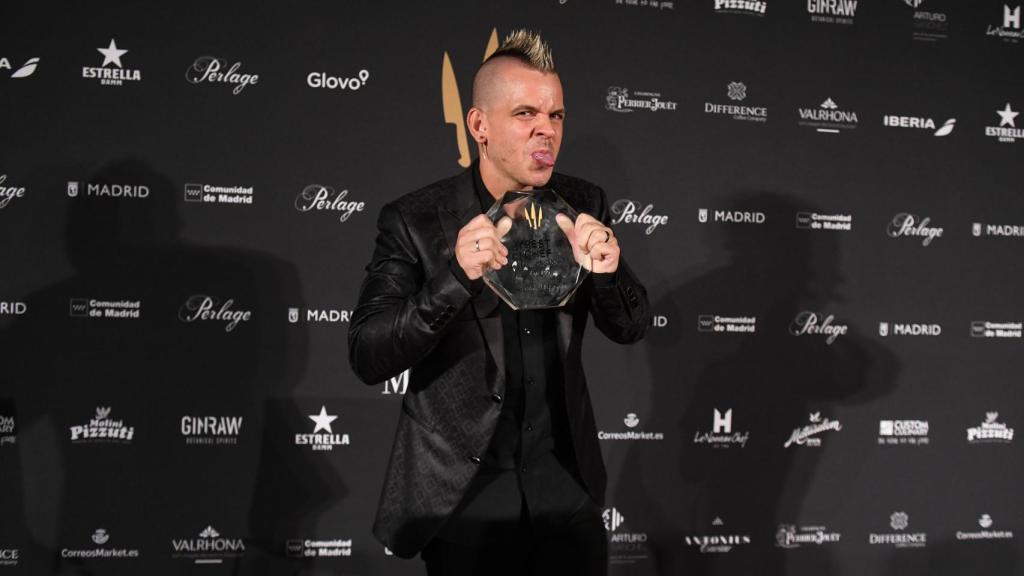 El chef Dabiz Muñóz posa con el premio al mejor cocinero del mundo por segundo año consecutivo, en la entrega de los premios internacionales ‘The Best Chef’, en el Palacio de Cibeles, a 20 de septiembre de 2022, en Madrid (España).