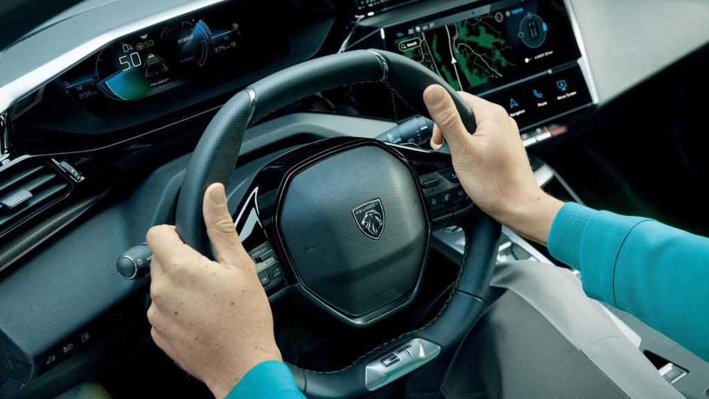 El i-Cockpit  en el Peugeot 408 de 2022.