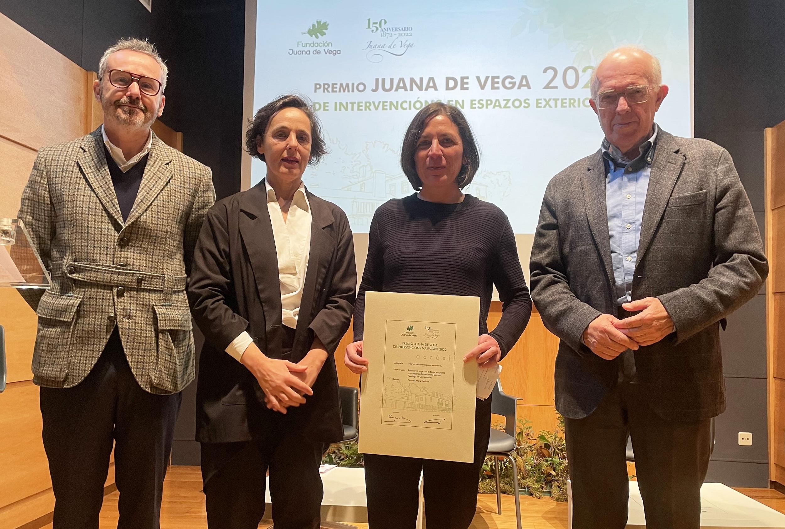Entrega del premio al proyecto de Cornes e imágenes de la actuación (Fundación Juana de Vega).