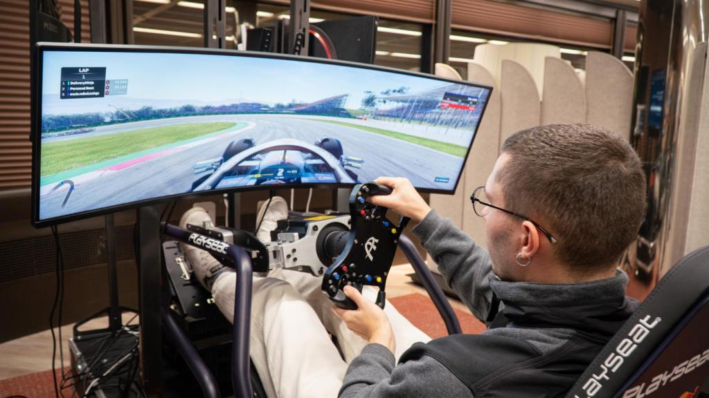 Uno de los participantes durante la prueba con el simulador.