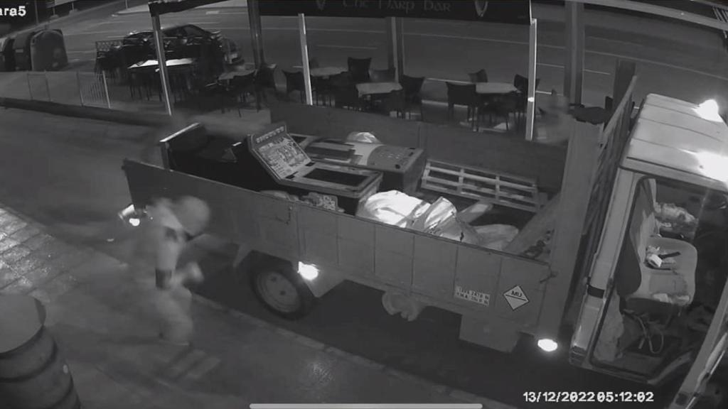 El robo frustrado al restaurante Royal Bite, este martes, en la pedanía de Roldán.