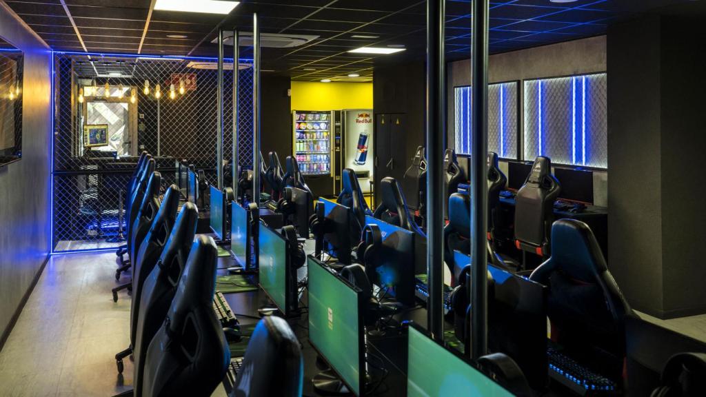 Piscosoft eSport Academy.