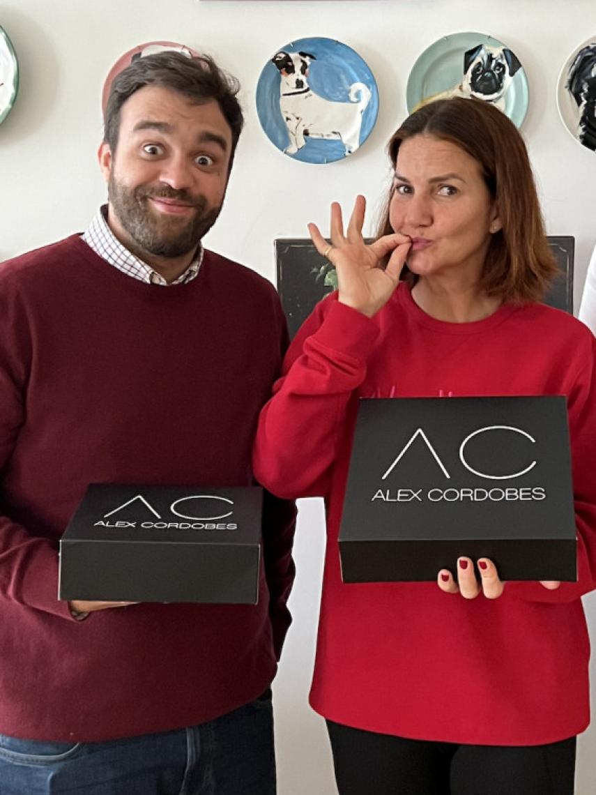 David Cordobés, uno de los hermanos tras la pastelería, junto a la chef Samantha Vallejo-Nágera.