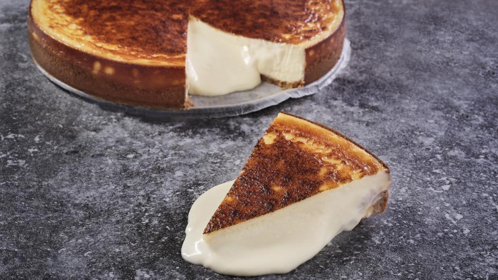 Vista de la tarta de queso tradicional de Álex Cordobés.