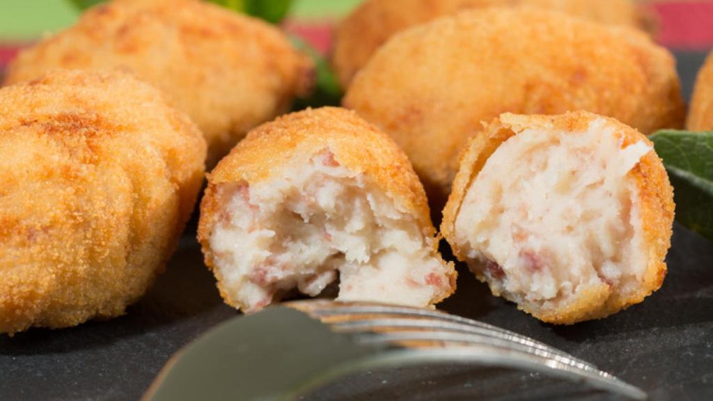 El truco para evitar que salgan grumos en la bechamel (y cómo quitarlos si ya es demasiado tarde).