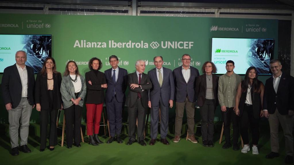 Captura de grabación con todos los ponentes de la presentación.