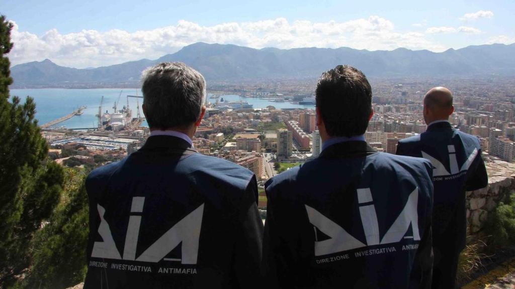 Miembros de la policía antimafia italiana