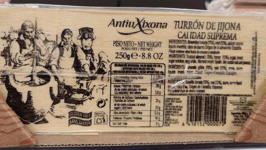 Etiquetado de un turrón de Jijona.