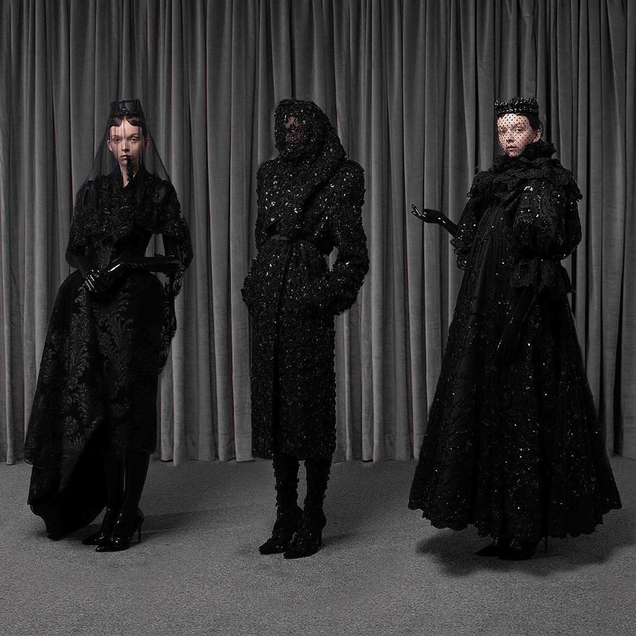 Desfile primavera/verano 2023 de Richard Quinn.