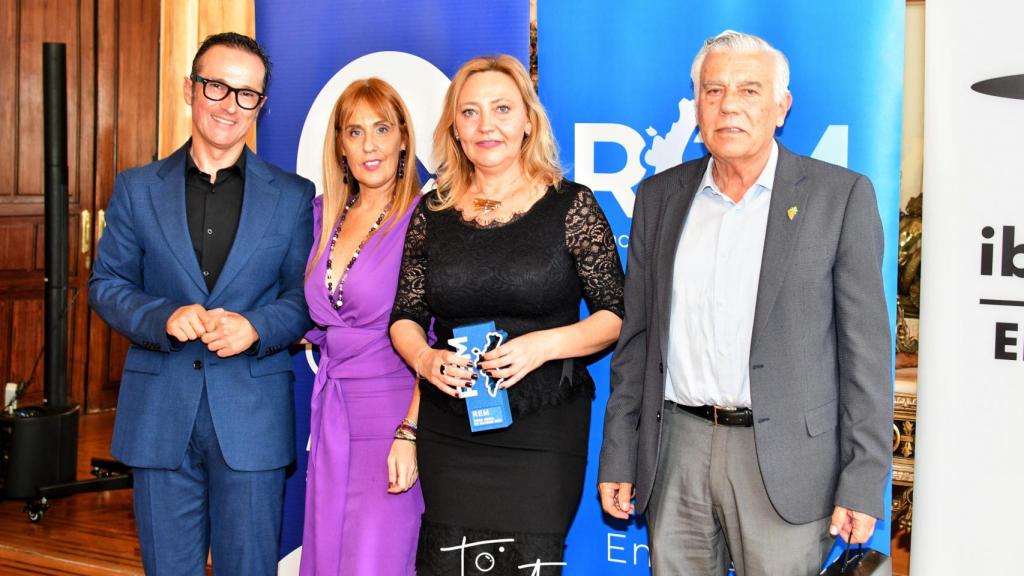 Reconocimiento a Anabel Benito y Mario Miralles.