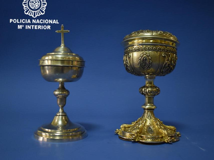 Los dos copones robados en la Parroquia de San Antonio Aba de las Huelgas de Burgos