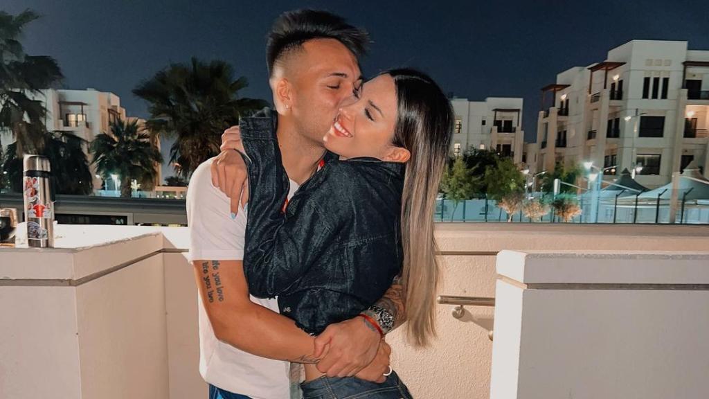 Lautaro Martínez junto a su pareja Agustina Gandolfo