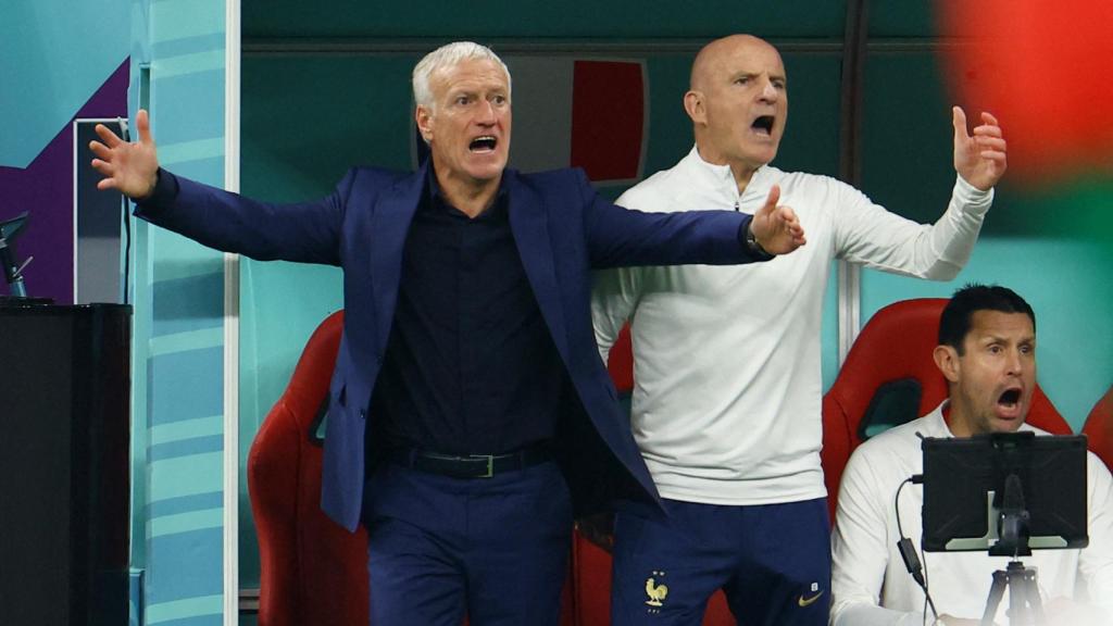 Didier Deschamps se queja de una decisión en su banquillo