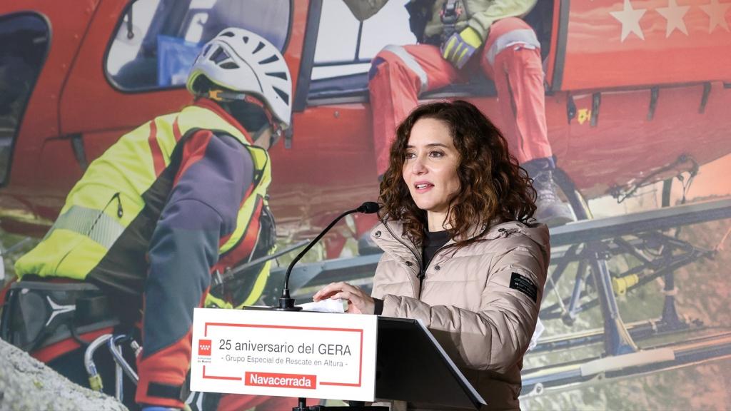 Isabel Díaz Ayuso, este sábado en la celebración del aniversario del Grupo Especial de Rescate en Altura (GERA), en el parque de bomberos de Navacerrada.