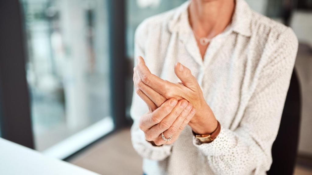 Infusiones naturales para ayudar con la osteoporosis.