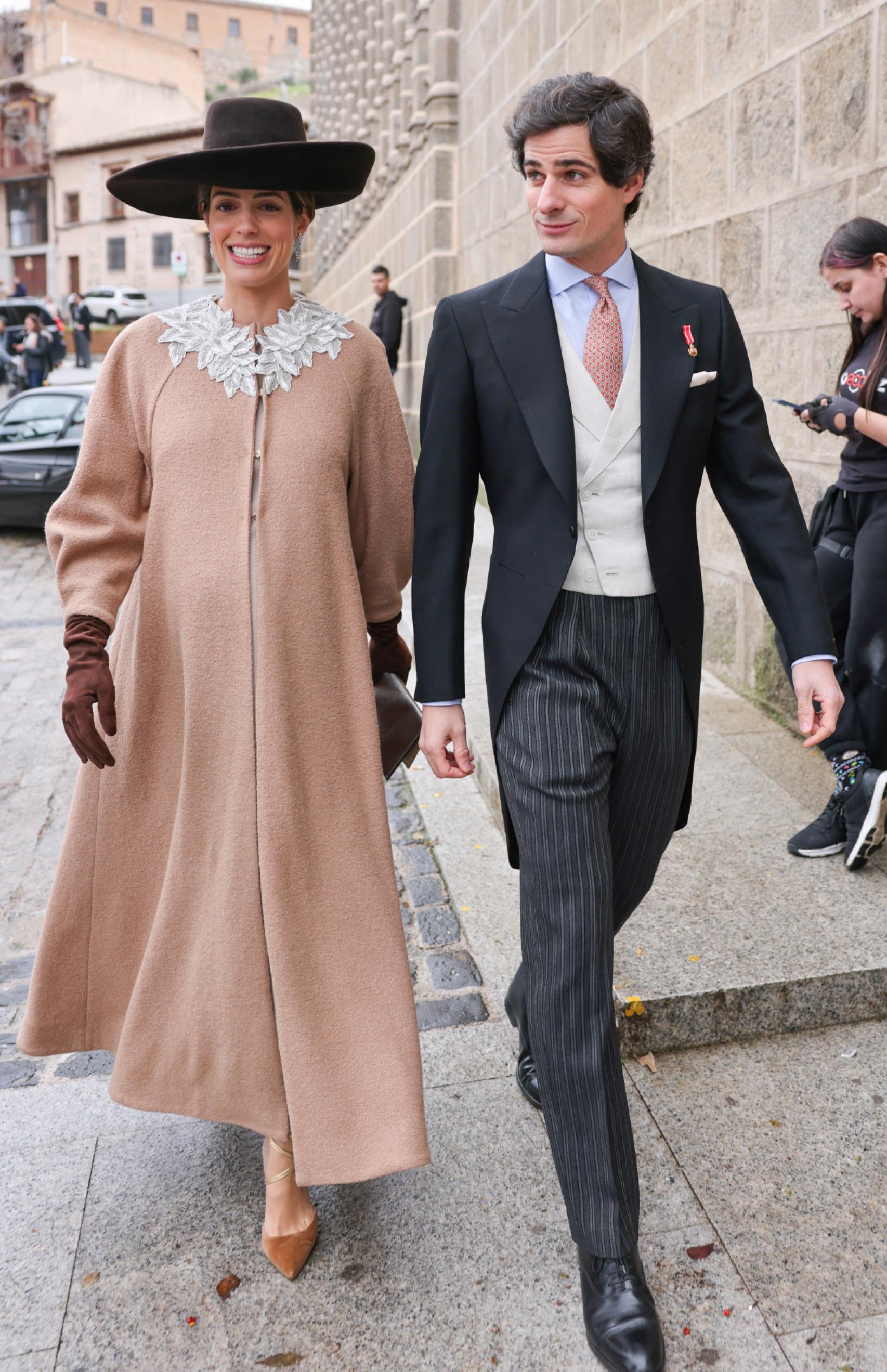 Los duques de Huéscar, a su llegada al enlace.