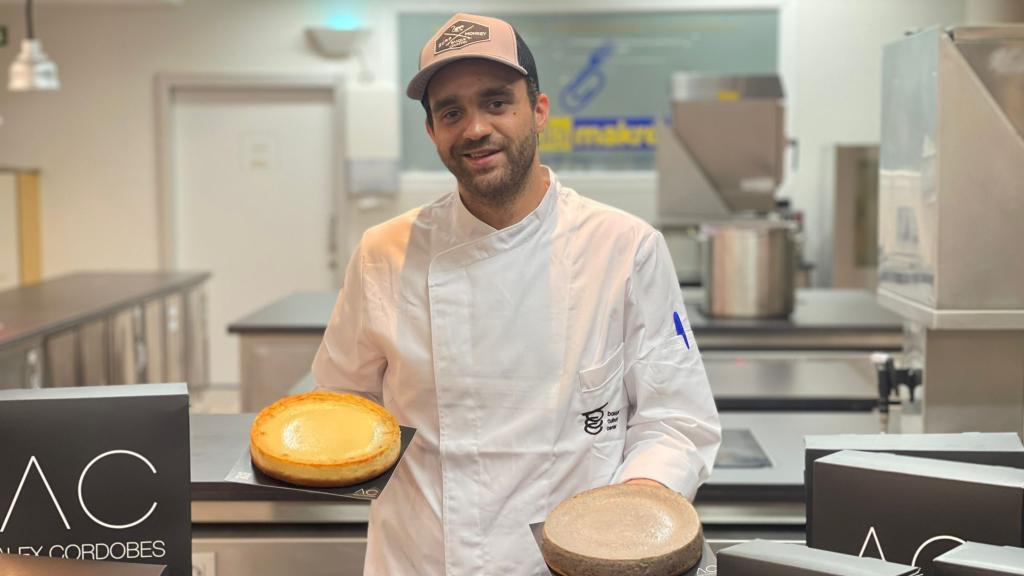 David Cordobés, uno de los dos hermanos que preparan las tartas de Álex Cordobés.