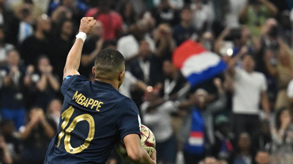 Kylian Mbappé, con el puño en alto al celebrar un gol en la final del Mundial de Qatar 2022