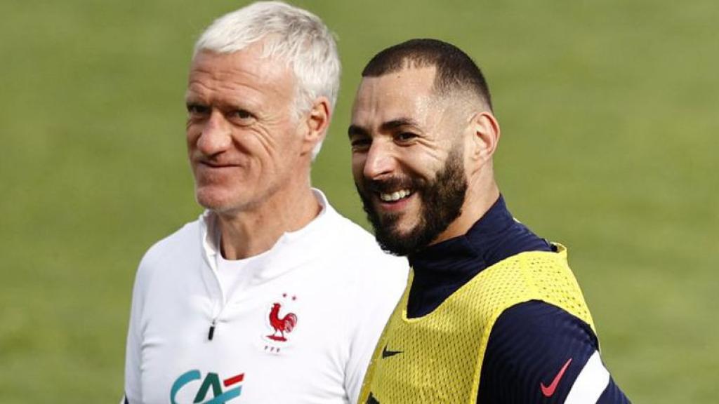 Deschamps y Karim Benzema, durante una concentración de Francia