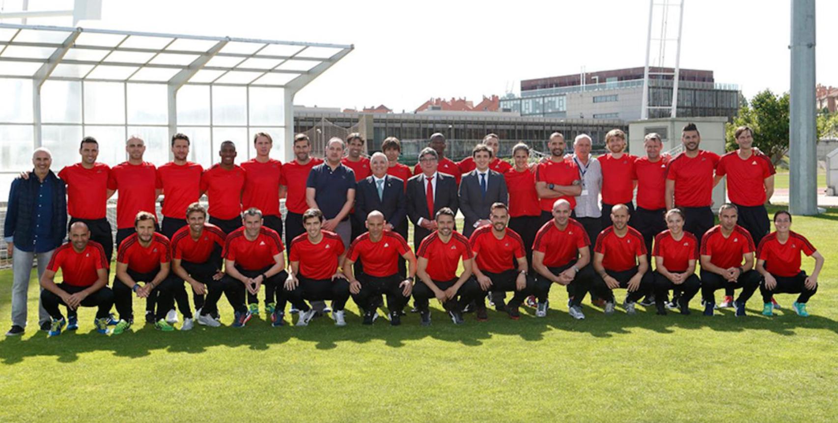 Promoción 2016/2017 del curso de entrenadores de la RFEF - Luis Scaloni,  a la izquierda del todo