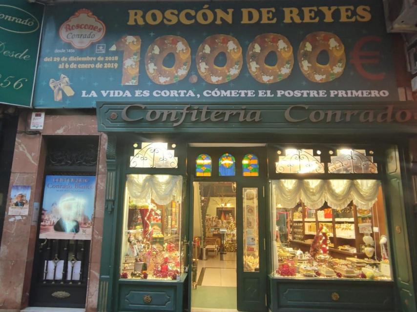 Imagen del exterior de la Confitería Conrado, en La Bañeza.