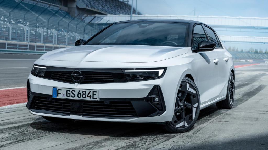 Versión deportiva y electrificada del Opel Astra.