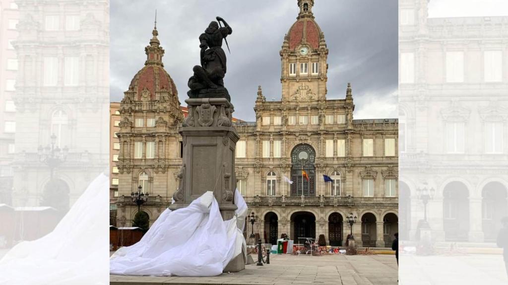 El iglú rompe parte de la lanza de María Pita.