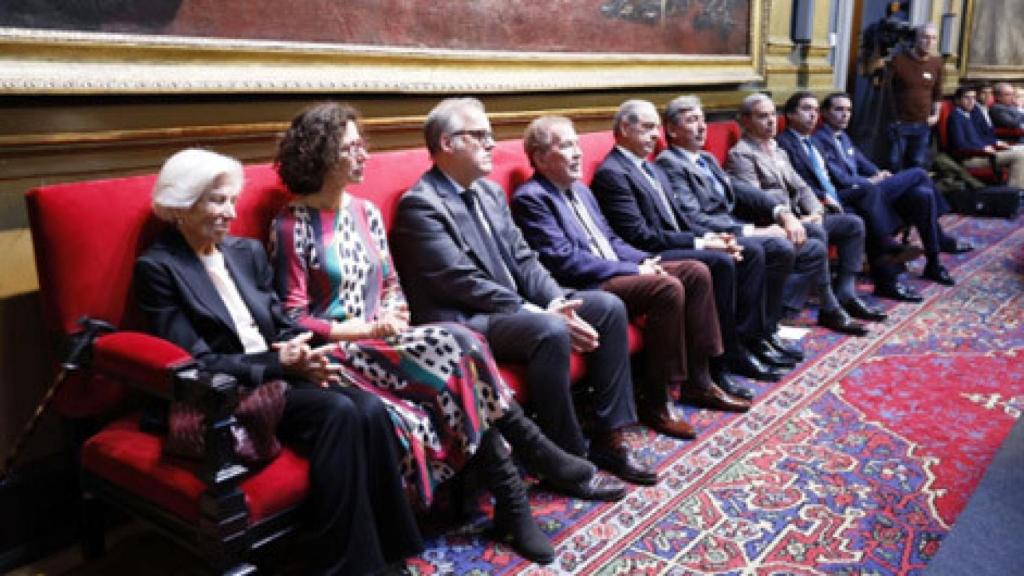 Fotografía de los premiados a la espera de recoger sus galardones