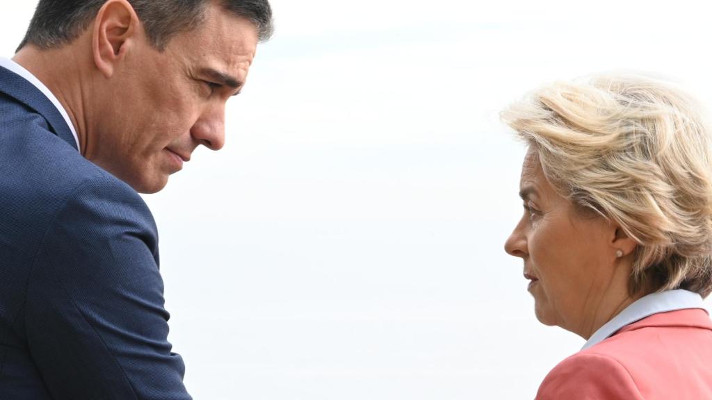 Pedro Sánchez, presidente del Gobierno de España, y Ursula Von der Leyen, presidenta de la Comisión Europea.