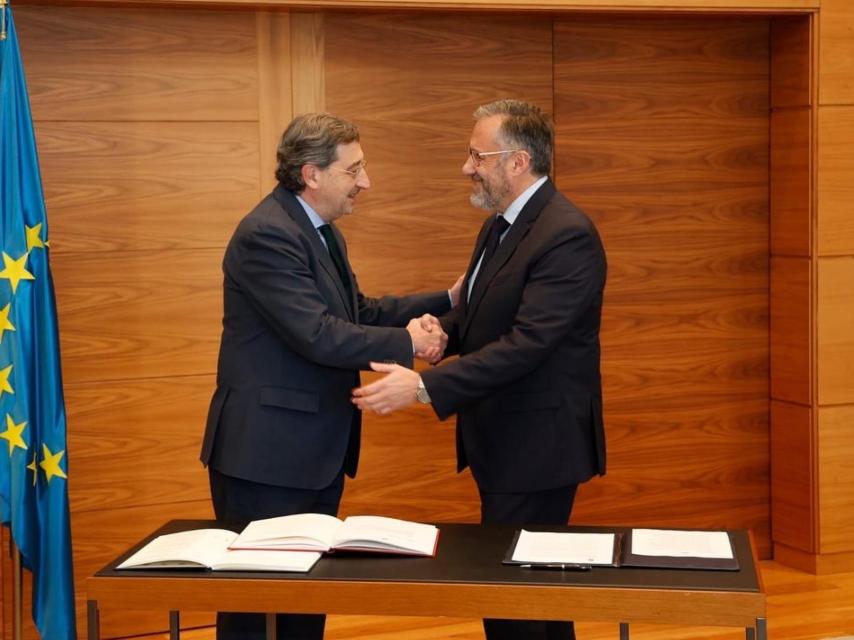 El nuevo secretario general de las Instituciones Propias, Santiago Salazar, tras su nombramiento por parte del presidente de las Cortes, Carlos Pollán, este martes.