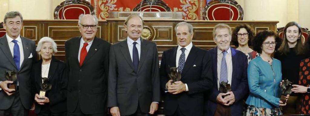 Los galardonados en la entrega de premios de la Asociación Taurina Parlamentaria