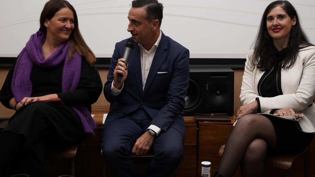 De izquierda a derecha: Cristina Ribes, directora ejecutiva de la Gasol Foundation Europa; Juan Manuel Morales, director general de Grupo IFA; y, Jerusalem Hernández, socia del área de Sostenibilidad y Buen Gobierno de KPMG.