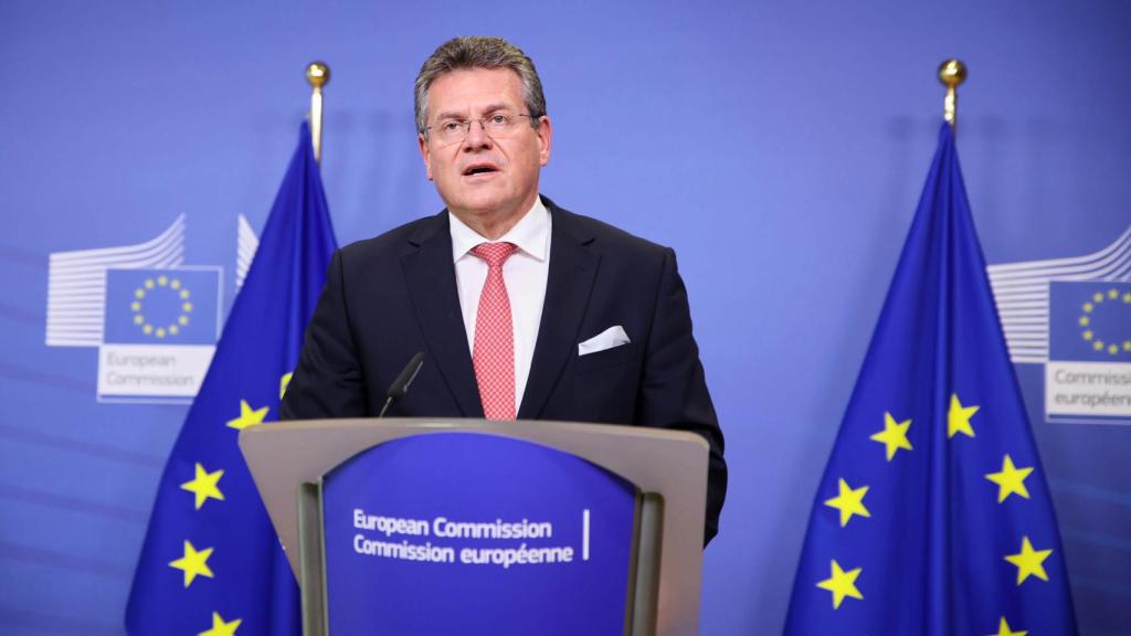 El comisario europeo de Relaciones Interinstitucionales y Prospectiva, Maros Sefcovic, habla durante una rueda de prensa