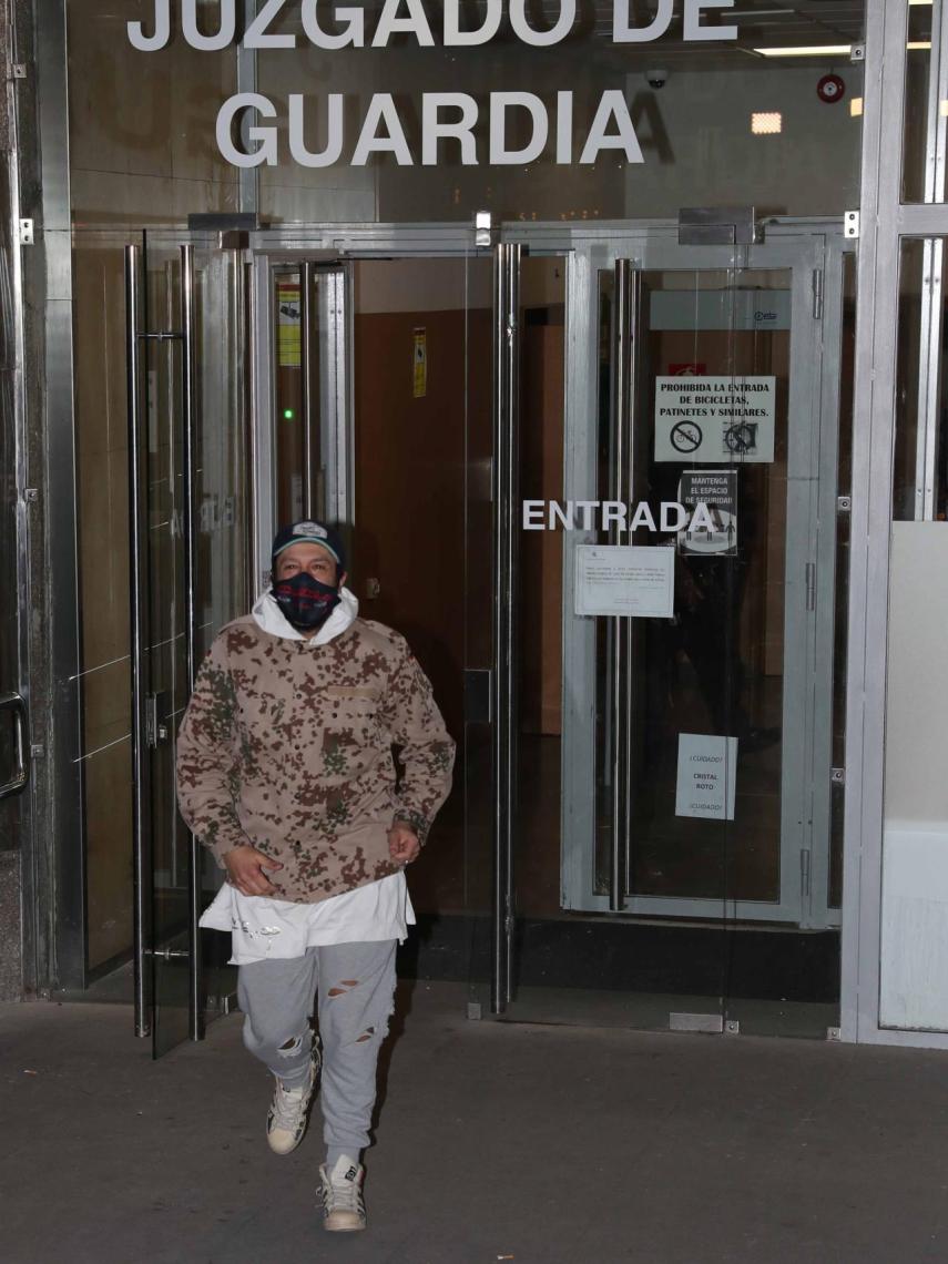 afael Amargo saliendo del juzgado de guardia en Madrid en 2020.