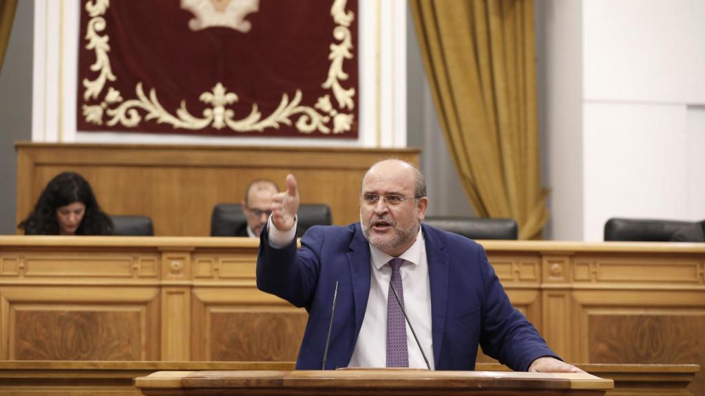 Martínez Guijarro en la tribuna de las Cortes.