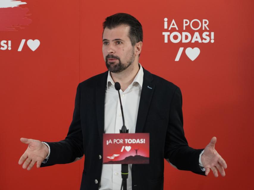 El dirigente socialista, Luis Tudanca, interviene en un encuentro con la prensa en Valladolid, este miércoles.